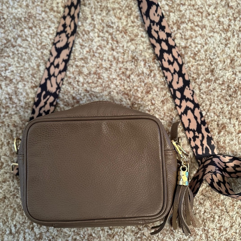 Crossbody purse from Elie Beaumont.  Strap included.